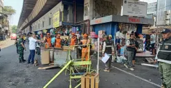 Sejumlah lapak PKL di Pasar Pagi Asemka, Tambora, Jakarta Barat, ditertibkan petugas, Rabu, 29 Maret 2026. (Sumber: Istimewa)