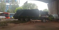 Sebuah truk tronton mengalami kecelakaan tunggal di Jalan Gatot Subroto, Jakarta Pusat, Kamis, 30 April 2026. (Sumber: Dok. Polda Metro Jaya)