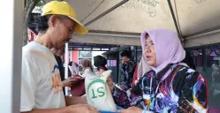 Kegiatan Warteksi di Gerai Tangerang Gemilang Cikupa. (Sumber: Poskota/Veronica Prasetio)