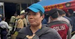 Antonius, 47 tahun, salah satu penghuni apartemen Mediterania Tanjung Duren, Grogol Petamburan, Jakarta Barat, yang selamat dalam insiden kebakaran, Kamis, 30 April 2026. (Sumber: Poskota/Pandi Ramedhan)