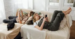 Ilustrasi - Cara membuat rumah tetap sejuk saat musim kemarau. (Sumber: Pexels/Kaboompics.)