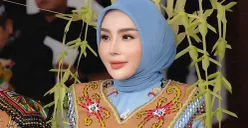 Profil dan biodata Aisyah Thisia, istri Gubernur Kaltim Agustiar Sabran yang jadi sorotan karena kontroversi ucapan ultah saat karhutla di Kalimantan. (Sumber: Instagram/@thisia.halijam)