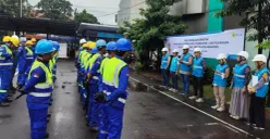 PELAYANAN: Petugas PLN UP3 Kebon Jeruk mengikuti Apel Penyalaan Serentak Pasang Baru dan Tambah Daya yang digelar PLN Unit Induk Distribusi Jakarta Raya. (Sumber: PLN UID Jakarta Raya)
