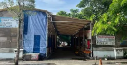 Suasana di Lokbin Kota Intan, terlihat tidak ada pedagang yang berjualan karena lokasi dipakai syuting film yang dibintangi Lisa Blackpink, Minggu, 1 Februari 2026. (Sumber: Poskota/Pandi Ramedhan)