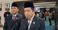 Ketua DPRD DKI Jakarta Khoirudin saat menyampaikan pernyataan kepada awak media di Gedung DPRD DKI Jakarta, Senin, 2 Februari 2026. (Sumber: Poskota/M Tegar Jihad)