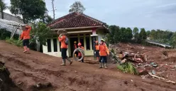Lokasi pencarian korban Longsor Cisarua Kabupaten Bandung Barat. (Sumber: Poskota/Gatot Poedji Utomo)