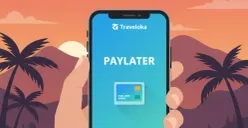 Ilustrasi pengguna Traveloka PayLater sedang menukarkan voucher digital untuk mengisi saldo DANA melalui aplikasi smartphone (Sumber: Gemini AI)
