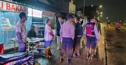 Polisi membubarkan kegiatan live TikTok di Jalan Agraria RT 01/RW 03, Kelurahan Pangkalan Jati Baru, Kecamatan Cinere, Kota Depok, Senin, 2 Februari 2026. (Sumber: Dok. Polsek Cinere)