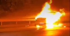 Jetour T2 terbakar di Tol Jagorawi. (Sumber: Istimewa)