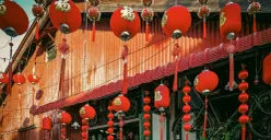Sejarah warna Merah dan Emas identik dengan Imlek. (Sumber: Pexels/motomoto sc)