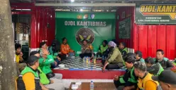 Potret edukasi kepada ojol terkait kecelakaan lalu lintas. (Sumber: Polres Serang)