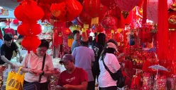 Suasana di Petak Sembilan, Glodok, Tamansari, Jakarta Barat, yang terlihat mulai ramai pengunjung menjelang Imlek, Rabu, 4 Februari 2026 siang. (Sumber: Poskota/Pandi Ramedhan)