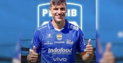 Potret Sergio Castel menggunakan jersey Persib Bandung. (Sumber: Instagram/@gosball)