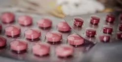 Ilustrasi. Polisi menangkap seorang pria pengedar obat keras di Teluknaga, Kabupaten Tangerang. (Sumber: Pixabay/jarmoluk)