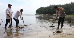 Kegiatan bersih-bersih di Pulau Tidung Kecil, Kepulauan Seribu, Rabu, 4 Februari 2026. (Sumber: Dok. Istimewa)