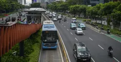Pemprov DKI Jakarta siapkan 20 armada bus layani rute baru Blok M-Soekarno Hatta. (Sumber: Poskota/Bilal Nugraha Ginanjar)