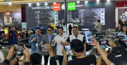 PT Benelli Motor Indonesia memperkenalkan Morbidelli T502X dan Benda LFC 700 Pro di IIMS 2026. (Sumber: Poskota/Aldi Harlanda Irawan)
