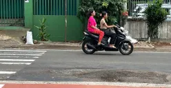 Penampakan jalan berlubang di ruas Jalan Panjang mengarah ke Green Garden, Kebon Jeruk, Jakarta Barat, Jumat, 6 Februari 2026. (Sumber: Poskota/Pandi Ramedhan)