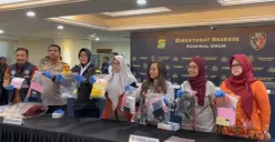 Polda Metro Jaya menggelar konferensi pers kasus perdagangan anak di kawasan Tamansari, Jakarta Barat, Jumat, 6 Februari 2026. (Sumber: Poskota/Ali Mansur)