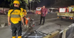 Anggota DPRD DKI Jakarta, Hardiyanto Kenneth sidak jalan rusak di jalan layang Pesing, Grogol Petamburan, Jakarta Barat, Kamis, 5 Februari 2026 malam. (Sumber: Istimewa)