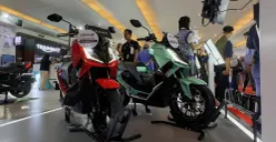 Motor listrik Alva mejeng di IIMS 2026, JIExpo, Kemayoran, Jakarta Pusat. (Sumber: Poskota/Dimas Prassetyo)