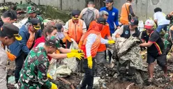 Forkopimko Jakarta Barat menggelar kegiatan kerja bakti di RW 02 Kelurahan Rawa Buaya, Cengkareng, Jakarta Barat, Minggu, 8 Februari 2026. (Sumber: Poskota/Pandi Ramedhan)