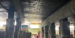 Kondisi plat besi penopang di kolong jalan Tol Wiyoto Wiyono, Tanjung Priok, Jakarta Utara, Minggu, 8 Februari 2026. (Sumber: Poskota/ Pandi Ramedhan)