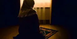 Ilustrasi. Hukum ziarah kubur bagi wanita yang sedang haid (Sumber: Pinterest)