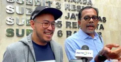 Komika Pandji Pragiwaksono saat ditemui di Polda Metro Jaya. (Sumber: Poskota/Ali Mansur.)