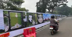 Pagar pembangunan alun-alun Tegar Beriman terpasang di depan komplek perkantoran Pemkab Bogor. (Sumber: Poskota/Giffar Rivana)