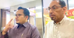 Tersangka kasus PT Dana Syariah Indonesia (PT DSI), Taufik Aljufri (kemeja putih) saat ditemui di Bareskrim Polri, Jakarta Selatan, Senin, 9 Februari 2026. (Sumber: Poskota/Ali Mansur)