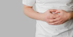 Ilustrasi - Solusi aman menjalani ibadah puasa Ramadhan bagi penderita asam lambung atau maag. (Sumber: Freepik)