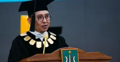 Unas mengukuhkan Profesor Kehormatan (Prof. Hon)  untuk Menteri Kebudayaan Fadli Zon dalam Sidang Terbuka Senat Akademik di Auditorium Universitas Nasional, Jakarta. (Sumber: Dok. Istimewa)