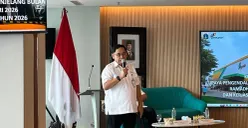 Direktur Utama Perumda Pasar Jaya, Agus Himawan saat menyampaikan papar di Balai Kota Jakarta, Rabu, 11 Februari 2026. (Sumber: Poskota/M. Tegar Jihad)