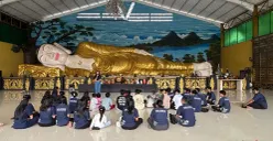 Patung Buddha tidur di Vihara Buddha Dharma dan 8 Pho Sat, Tajurhalang, Kabupaten Bogor, Rabu, 11 Februari 2026. (Sumber: Poskota/Giffar Rivana)
