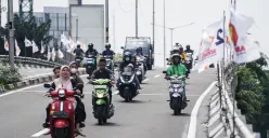 Pemotor tidak mengenakan helm. (Sumber: Poskota/Bilal Nugraha Ginanjar)
