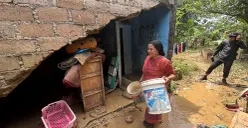 Rumah warga di Kampung Cicerewed, Bogor, rusak berat akibat banjir bandang yang terjadi pada Rabu sore, 11 Februari 2026. (Sumber: Poskota/Giffar Rivana)