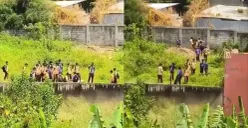 Viral pelajar lakukan aksi duel ala gladiator di lahan kosong belakang RSUD Cibabat, Cimahi. (Sumber: tangkapan layar)