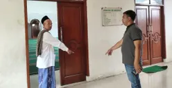 Tempat penusukan mantan kades di Masjid Jami Babussurur, Desa Cuherang Pondok, Kecamatan Caringin, Kabupaten Bogor, Jumat, 13 Februari 2026. (Sumber: Dok. Polsek Caringin)