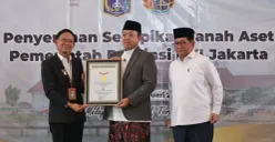 Pemprov Jakarta menerima 3.922 Sertifikat Hak Pakai atas tanah aset milik daerah dari Kementerian ATR/BPN di Masjid Raya KH Hasyim Asy’ari, Jakarta Barat, Jumat, 13 Februari 2026. (Sumber: Dok. Pemprov Jakarta)