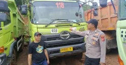 Petugas memeriksa TKP pencurian ECU dan speedometer truk di wilayah Kecamatan Cariu, Kabupaten Bogor. (Sumber: Dok. Polsek Cariu)