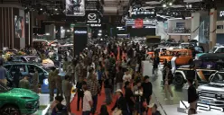 Menjelang penutupan IIMS 2026, berbagai promo kendaraan, hiburan, hingga penghargaan ekonomi kreatif digelar. (Sumber: Dyandra Promosindo)