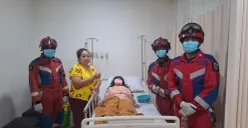 Petugas Damkar evakuasi objek cincin dari tangan salah satu pasien kecelakaan yang sedang menjalani perawatan di rumah sakit wilayah Jakarta Utara. (Sumber: Istimewa)