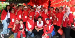 Dinas PPAPP Jakarta mengajak lansia berjalan kaki mengelilingi Bandaran HI, Jakarta Pusat, saat perayaan Imlek, Selasa, 17 Februari 2026. (Sumber: Dok. Dinas PPAPP Jakarta)