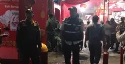 Petugas Satpol PP melakukan pengamanan di kawasan Vihara Dharma Bakti, Taman Sari, Jakarta Barat. (Sumber: Istimewa)