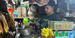 Salah seorang pedagang minyak di Pasar Kebayoran Lama, Jakarta Selatan, Rabu, 18 Februari 2026. (Sumber: Poskota/Pandi Ramedhan)