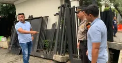 Pagar rumah kediaman Wakil Presiden ke-10 dan ke-12 RI, Jusuf Kalla rusak ditabrak mobil, Rabu, 18 Februari 2026 dini hari WIB. (Sumber: Polres Metro Jakarta Selatan)