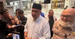 Bupati Bogor, Rudy Susmanto memberikan keterangan pers di Gor Laga Satria, Rabu, 18 Februari 2026. (Sumber: Poskota/Giffar Rivana)