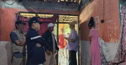 Camat Tigaraksa, Cucu Abdurrosyied saat melakukan survei ke salah satu penerima bantuan RTLH. (Sumber: Poskota/Veronica Prasetio)