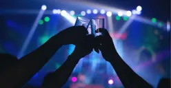 Ilustrasi tempat hiburan malam di Jakarta. (Sumber: Freepik/@jcomp)